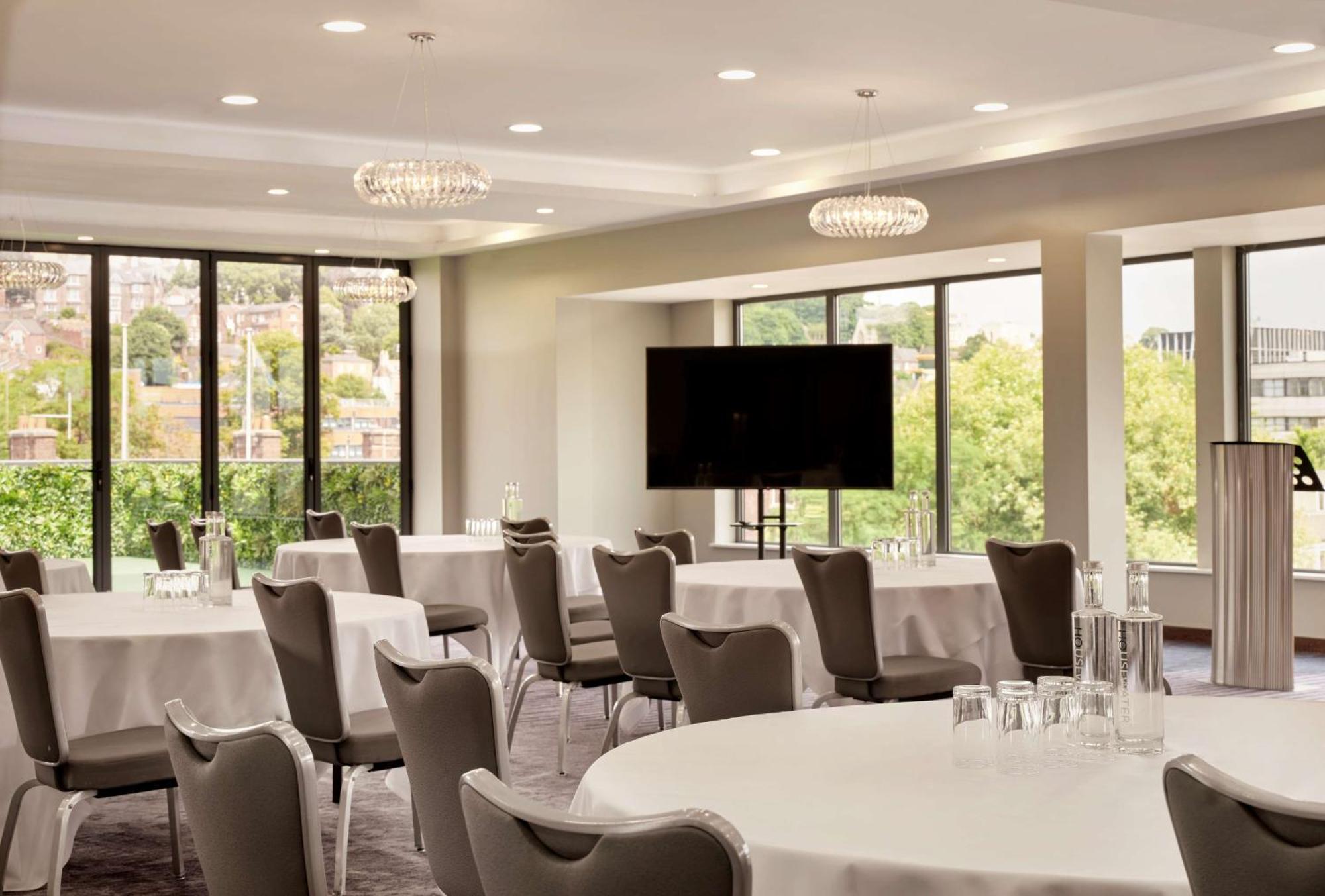 Doubletree By Hilton Lincoln Hotel Ngoại thất bức ảnh