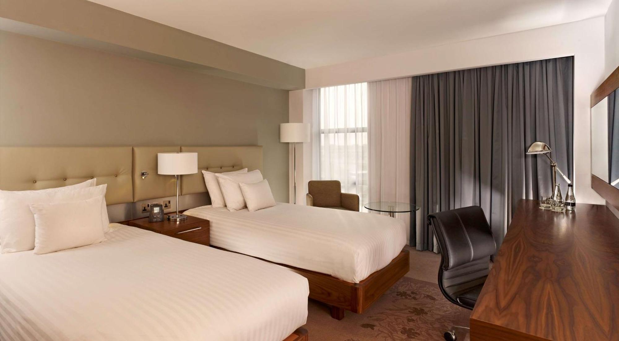 Doubletree By Hilton Lincoln Hotel Ngoại thất bức ảnh
