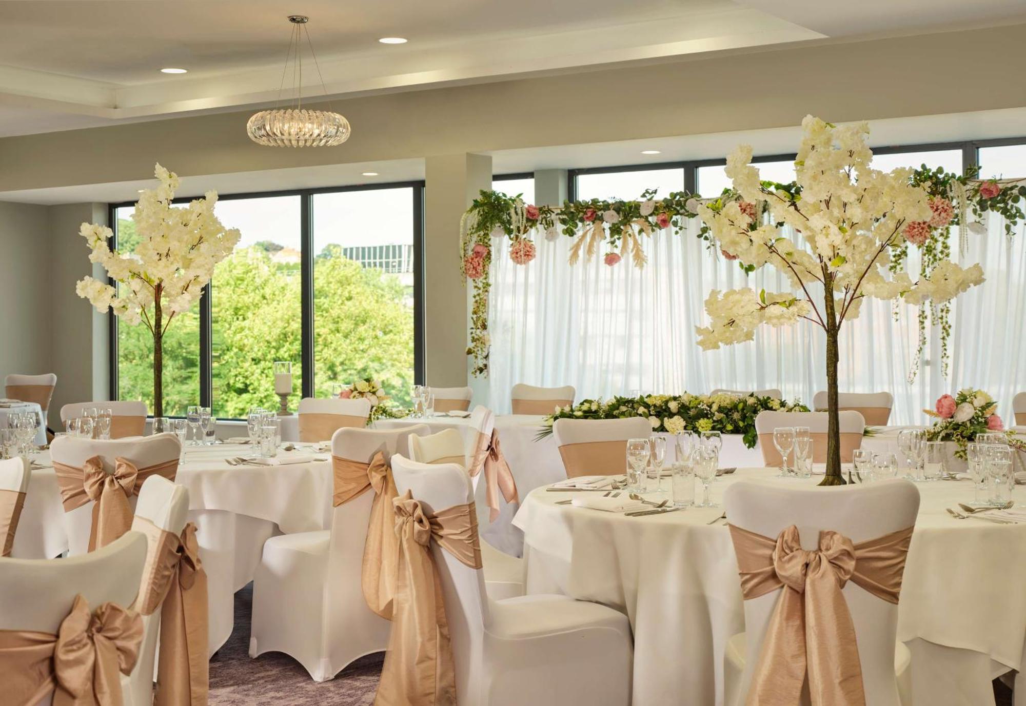 Doubletree By Hilton Lincoln Hotel Ngoại thất bức ảnh
