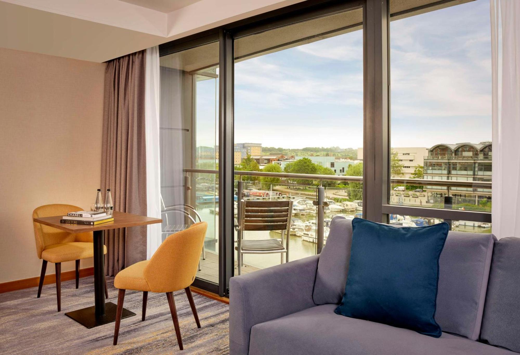 Doubletree By Hilton Lincoln Hotel Ngoại thất bức ảnh
